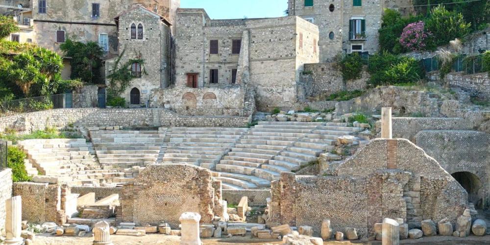 Luxury Suite - Teatro Romano - Duomo - Centro Storico Wi-Fi Terracina Buitenkant foto